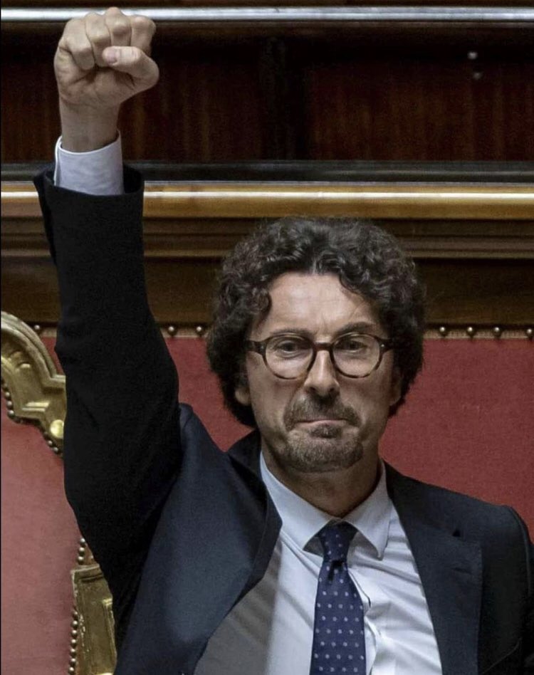 liberatinico's tweet photo. #perdire #oshegale é il nome dell'autore materiale
Ma il mandante é il #governoItaliano che permette a dei clandestini di sbarcare senza timore e girare liberamente. Sono convinti di potere fare ciò che vogliono, e per lo più se non squartano una ragazzina gli va pure bene https://t.co/WHUPn1gVl2