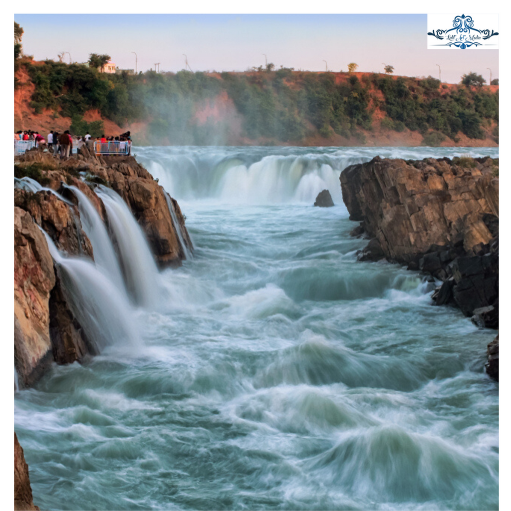 art_lalit's tweet photo. An industrial city, #Jabalpur is now gaining popularity as a tourist destination because of its splendid ghats, the 98-foot high Dhuandhar waterfall, marble art, and historical and cultural structures. 
#touristattraction  #touristplace #travel #TravelLife #lalitartmedia https://t.co/zmekTG1SGR