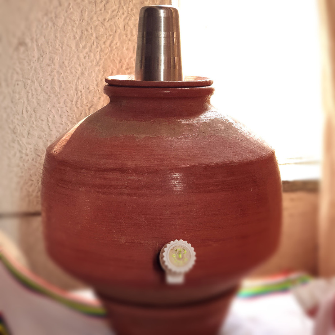 The classic #matka made by our potters! Eco-friendly, cheap, Alkaline H2O, replete with minerals, helps against sunstroke &amp; increases metabolism. 
Let's buy earthenware to boost our potters income.
Share from your lives, a handmade product that you love! Use #HandmadeInIndia