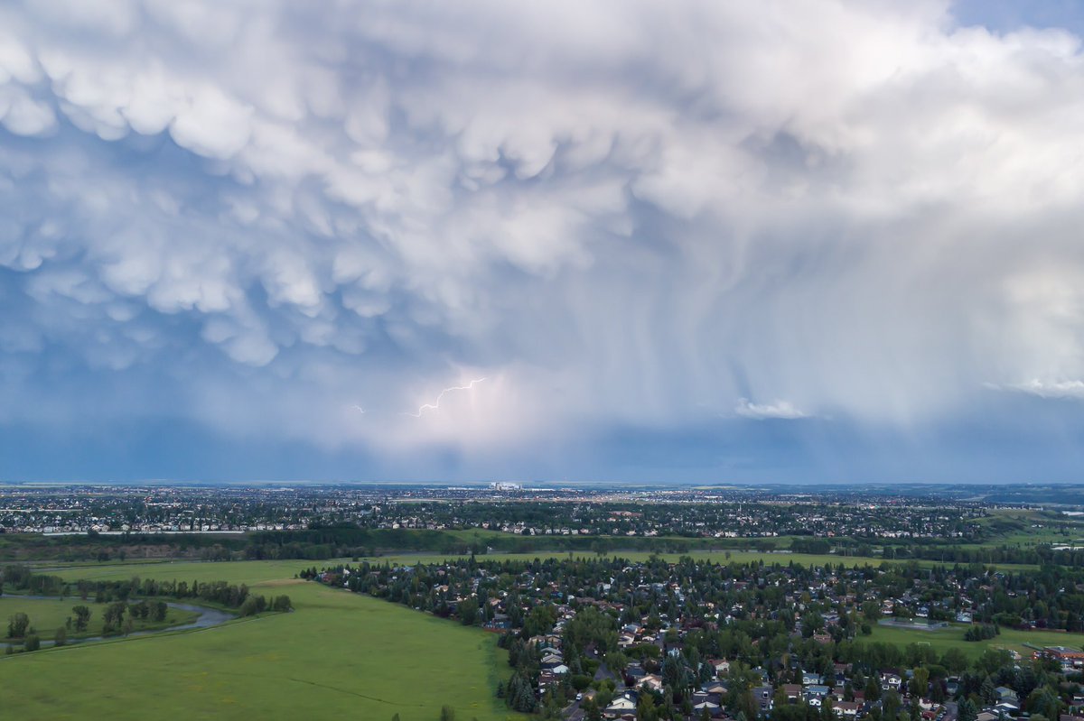 yelbihs's tweet photo. MAMMATUS CITY
#abstorm #yyc @weathernetwork #yycstorm #yycdrones
@Adamski https://t.co/I4qtxYjvQH