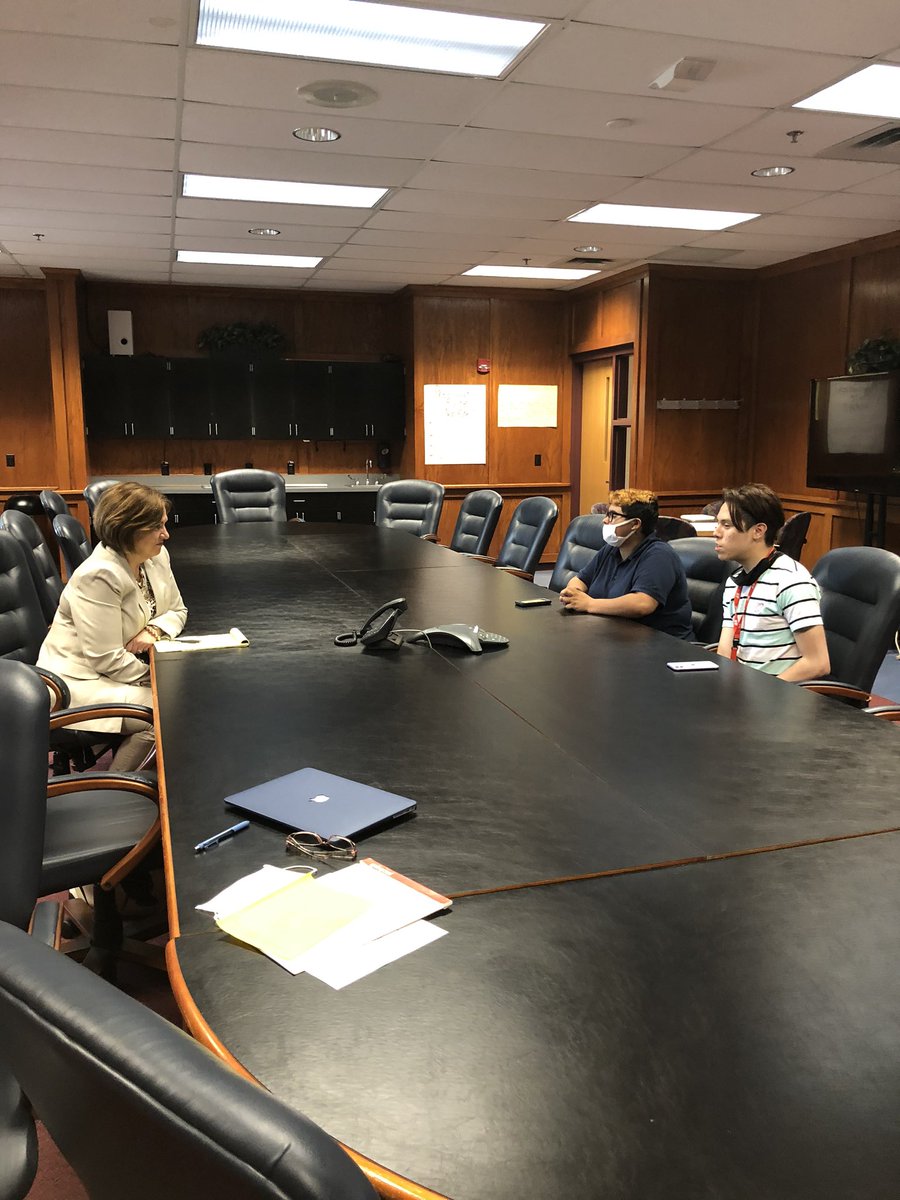 mshipley1313's tweet photo. Shoutout to Audi Gamez, Brandon Mancilla, & Madi Siler for doing such an job sharing about their personalized learning experiences at Milestone Academies @shelbycountysch with Dr. @SallyWSugg!!
#personalizedlearningrocks
#studentchoice
#studentvoice
@AcademyAlt
@ScbigPicture https://t.co/9aPLNaxbXJ