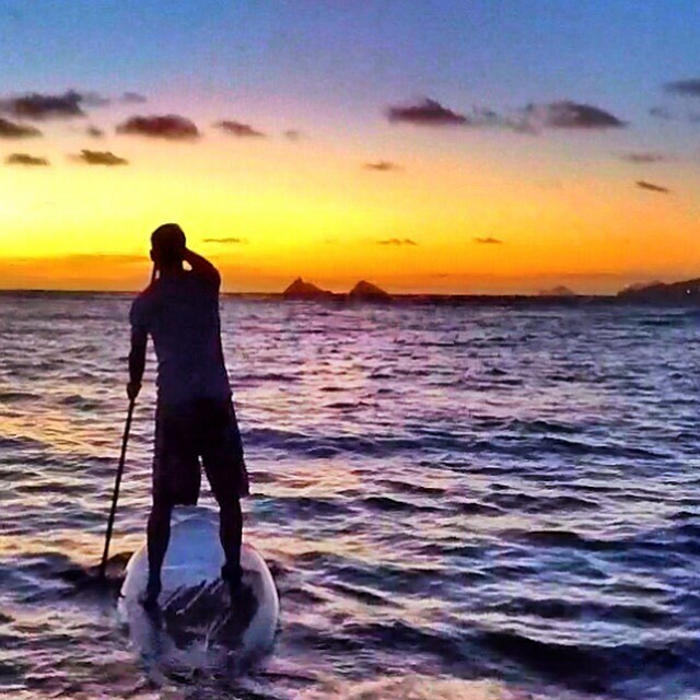 VickiYu's tweet photo. Happy Friday🌅Aloha Kakahiaka 🌺 Have a great weekend friends 🌅❤️
.
.
.
#AlohaFriday
#Kailua #Oahu #Hawaii #goodmorning #SUP #rabbitisland #mokuluas #socialdistancing #standuppaddling #ocean #KailuaBay #sunrise #surfboard #SUPdate #mokuluas #lanikai #s… https://t.co/iXyP2VQuMm https://t.co/EARgQtcIY7