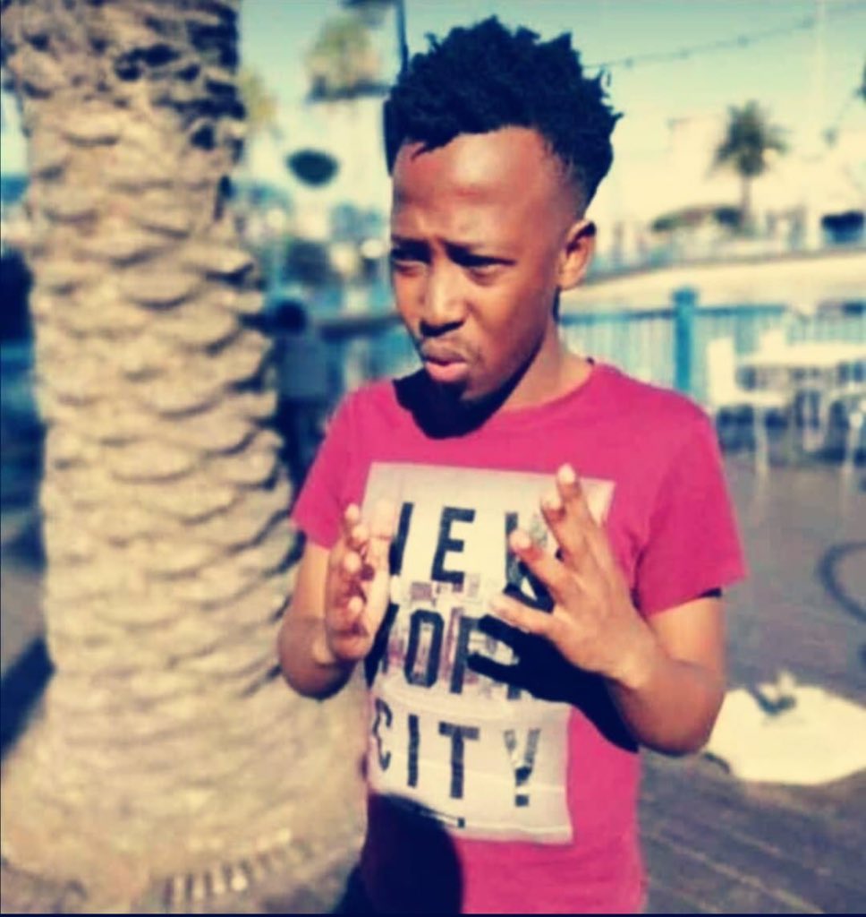 Nkululeko_rza's tweet photo. @DrBladeNzimande inje lento Tata
-We have no Catchup
-We have not received any confirmations that we finished ourDegrees
-We have no Data
-No Laptops
-No Allowances
-Unregistered Students @SowetanLIVE @SABCNews
@eNCA
#SaveUFHAcademicYear
#UFHneedshelp
#RescueFortHare https://t.co/Oo4kPIhGs1