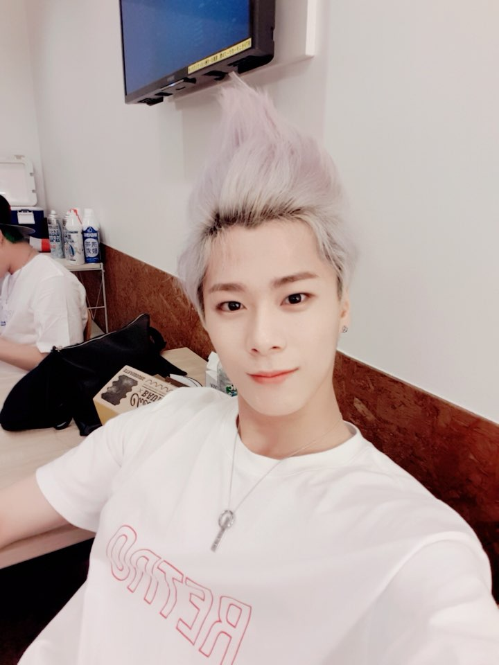 offcl_astrx's tweet photo. ㅤ
ㅤㅤ ✈️_¡! 𝐍𝐨𝐫𝐭𝐡𝐞𝐧 𝐔𝐩𝐝𝐚𝐭𝐞
Todᥲч: Northᥱn Plᥲчlist ! *
Soy un gran gran fan de @KNDtwt apenas los escuche, asi que con cada cancion quedo descabellado como ven 🥴 Lantherns, no se olviden de escucharlos
#OutOfMyLimit #MOON @solstitiument https://t.co/oD1AQbxvX0