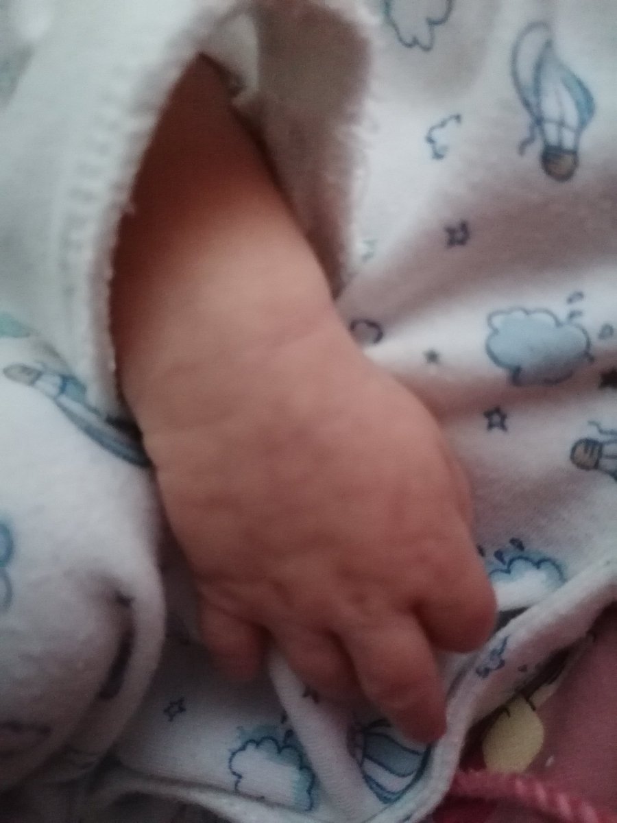 Hoy haces 1 semana que estás entre nosotros y aún creo que es un sueño. Mi bebé 🌈 llega después de 5 años y 4 tratamientos. Nunca pensé que podría enamorarme por 2° vez. #infertilpandy #masmieoqueonceviejas #perosepuede #noperdaislailusion #yolohiceylarecuperedenuevo