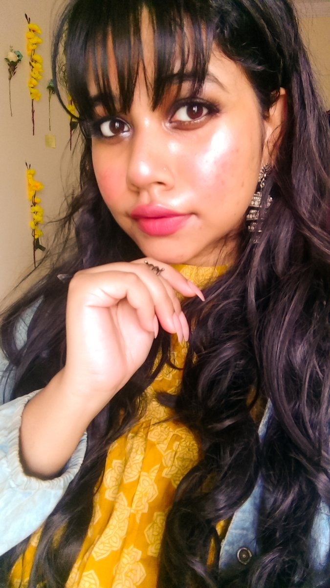 directoakanksha's tweet photo. When you finally on time for the golden hour 🌟
.
.
#goldenhour #goldenhourphotography #beauty #selfie #sunset #love #canonphotography #indianmakeup #acne #picoftheday #golden #earrings #silver #directtoakanksha #portrait #landscape #covid19 #beautiful #natural #curlyhair #lips https://t.co/akFwZcaLcE