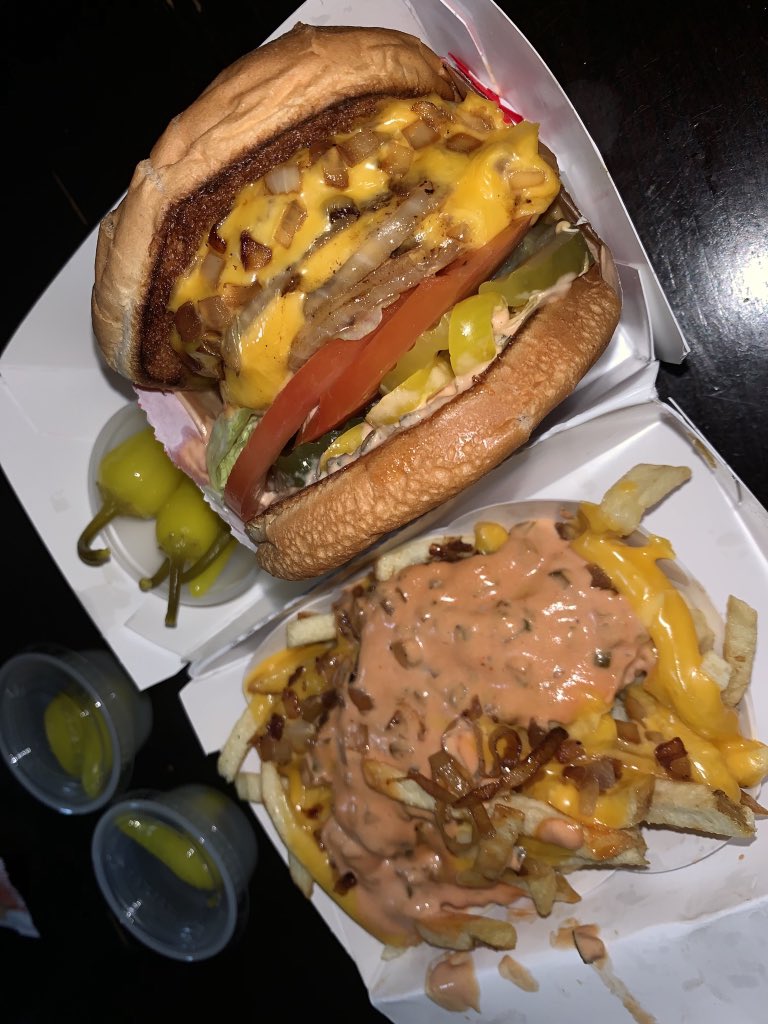 _digitalangel's tweet photo. 💛❤️ In N Out ❤️💛 https://t.co/RfnbCNWBCR