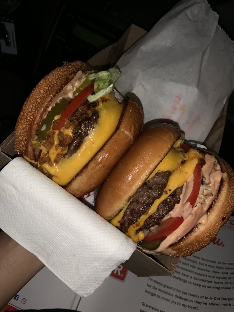 _digitalangel's tweet photo. 💛❤️ In N Out ❤️💛 https://t.co/RfnbCNWBCR