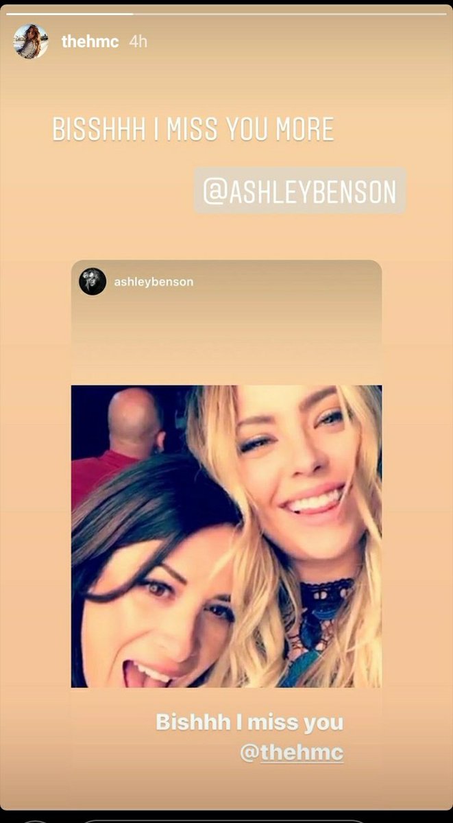 HMC241114's tweet photo. Ah Holly's favorite troublemaker Ashley. I wish we had more scenes of Ella and Hanna together
The dress trial scene between these 2 was epic, it was the best
#pllwinemoms #pllwedding @H_Combs @AshBenzo https://t.co/CmIeAAWZhu