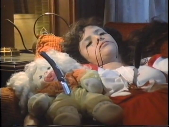 Trash_Mex's tweet image. Julio Ruiz Llaneza&apos;s homage to the Nota Rojas entitled Violaciones: Casos De La Vida Real (1990)! See: Jorge Reynoso shoot down bad fuckers! Lina Santos shoot down bad fuckers! Roberto Ballesteros stealing apples! #cinemexicano #mexploitation

trash-mex.com/2020/07/Violac…