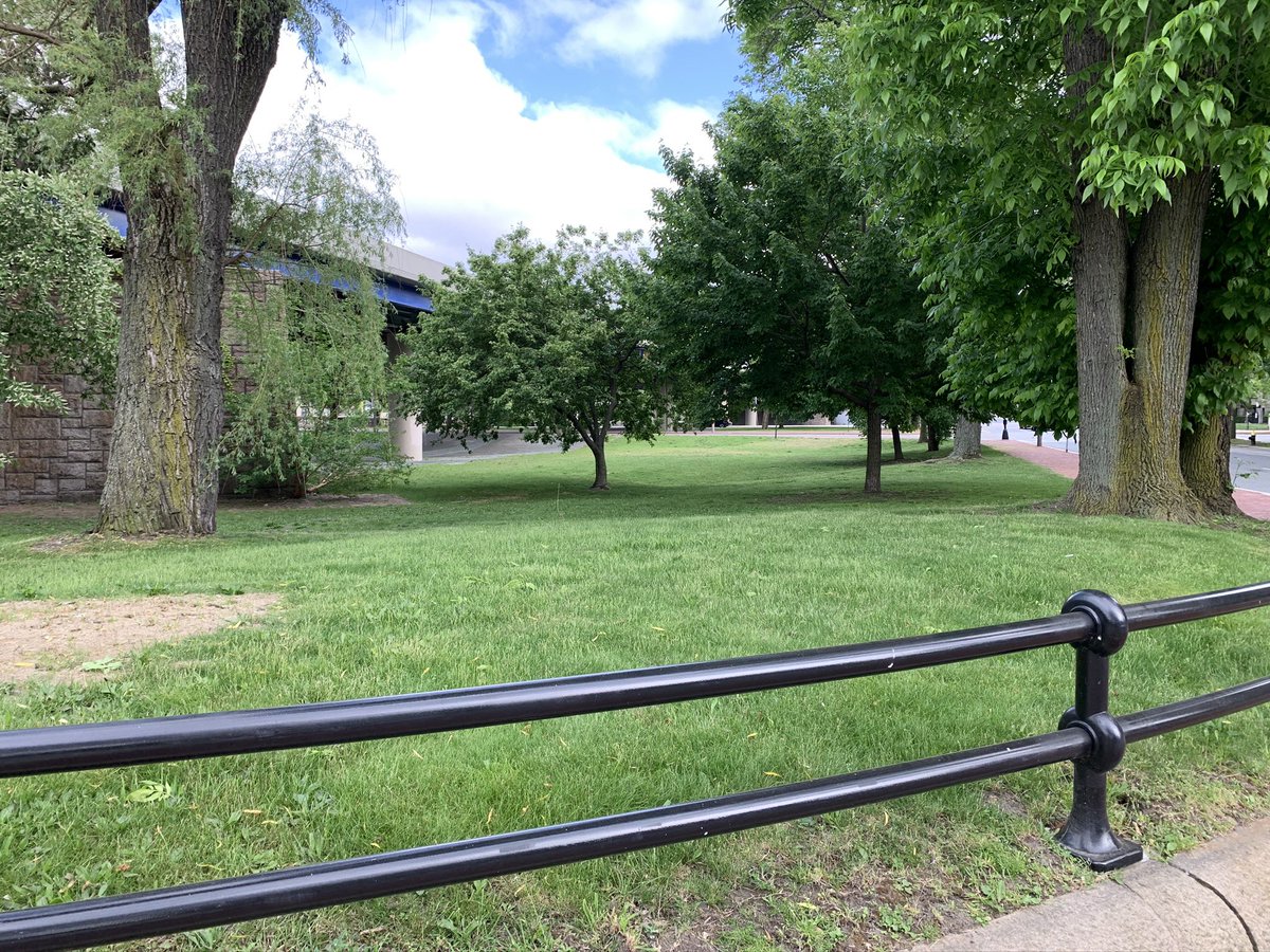 CharlesgateAll1's tweet photo. The Boston Planning and Development Agency announced that the Charlesgate Alliance will receive $10,000 to plant five new trees in Charlesgate next Spring. The money comes from the Fenway Demonstration Project, which is funded by the Red Sox. https://t.co/7lSqUjeq1T