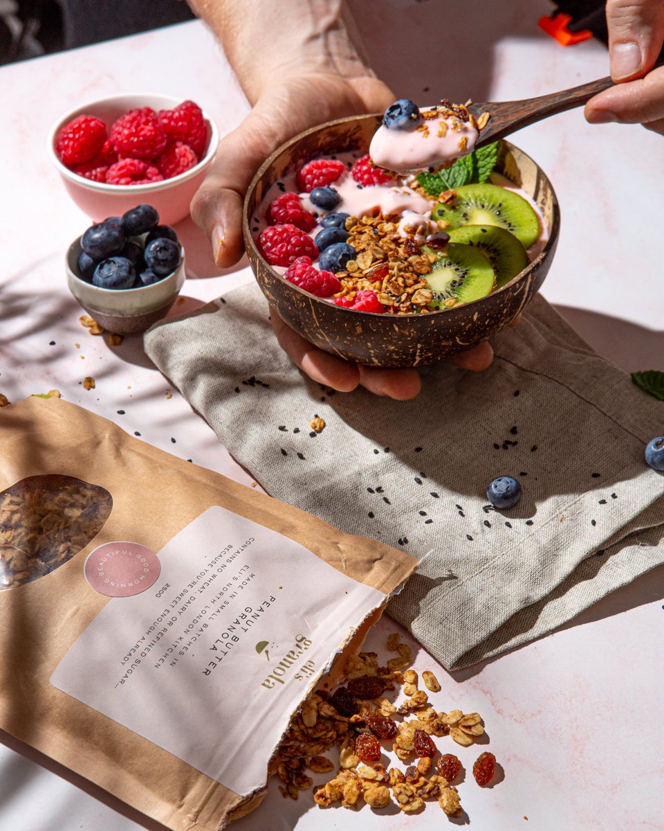 creative_proof's tweet photo. Breakfast = success 🥣 This was Ben’s first ever smoothie bowl attempt for a shoot with @elisgranola and he’s pretty happy with the results! 🍓🍌🥝
#futureproofcreative #saturdaybreakfast #foodography #goodmorningbeautiful https://t.co/pMgo6O1EjM