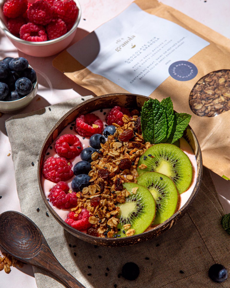 creative_proof's tweet photo. Breakfast = success 🥣 This was Ben’s first ever smoothie bowl attempt for a shoot with @elisgranola and he’s pretty happy with the results! 🍓🍌🥝
#futureproofcreative #saturdaybreakfast #foodography #goodmorningbeautiful https://t.co/pMgo6O1EjM