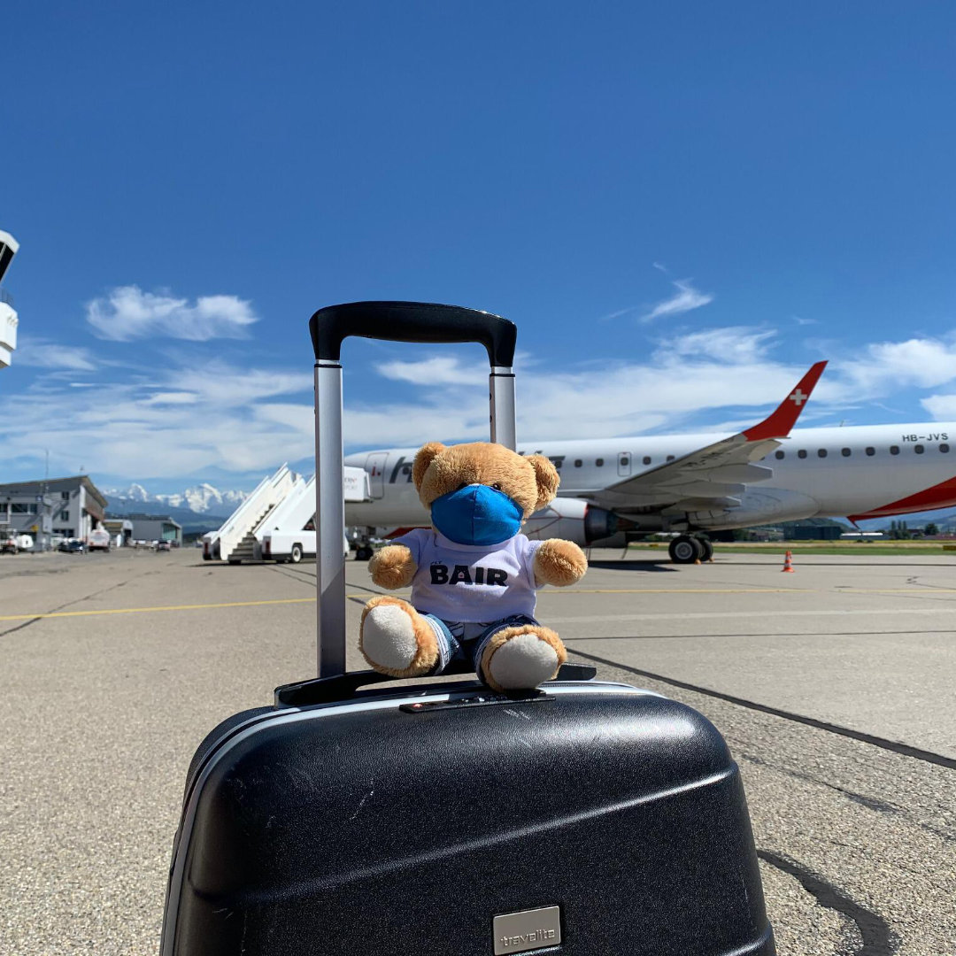 Heute heben wir ab! – Und das sicher. 
Schon gewusst? Unser #Check-in besonders schnell und bis kurz vor dem #Boarding kannst du an der frischen Luft warten.  
Mehr Infos zum sicheren #Reisen mit #flyBAIR 👉 flybair.ch