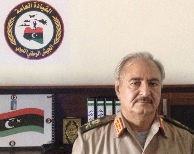 Meeting Haftar in his eastern Libya base soon after he launched his op in 2014. The pics followed a testy interview. His aide took the out of focus pic on left. Tellingly, aide didn’t want to annoy Haftar by taking another one (because Haftar had blinked). I took pic on the right