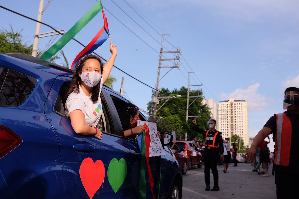 ABSCBNNews's tweet photo. @erikreports Sisters from St. Scholasticaโs College joined the caravan as they pass by Sgt. Esguerra Avenue on Saturday. #KapamilyaForever George Calvelo, ABS-CBN News https://t.co/NMCdut2Z9Y