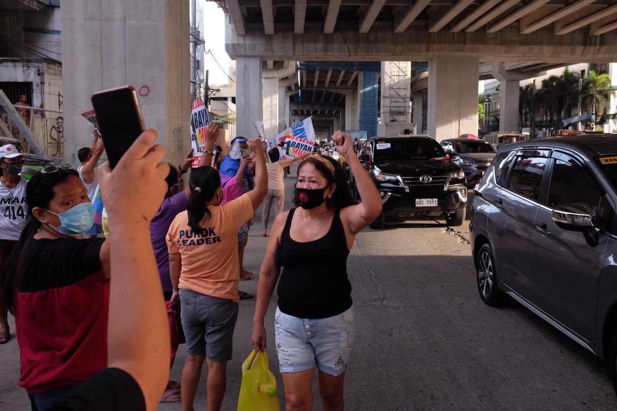 ABSCBNNews's tweet photo. @erikreports Sisters from St. Scholasticaโs College joined the caravan as they pass by Sgt. Esguerra Avenue on Saturday. #KapamilyaForever George Calvelo, ABS-CBN News https://t.co/NMCdut2Z9Y