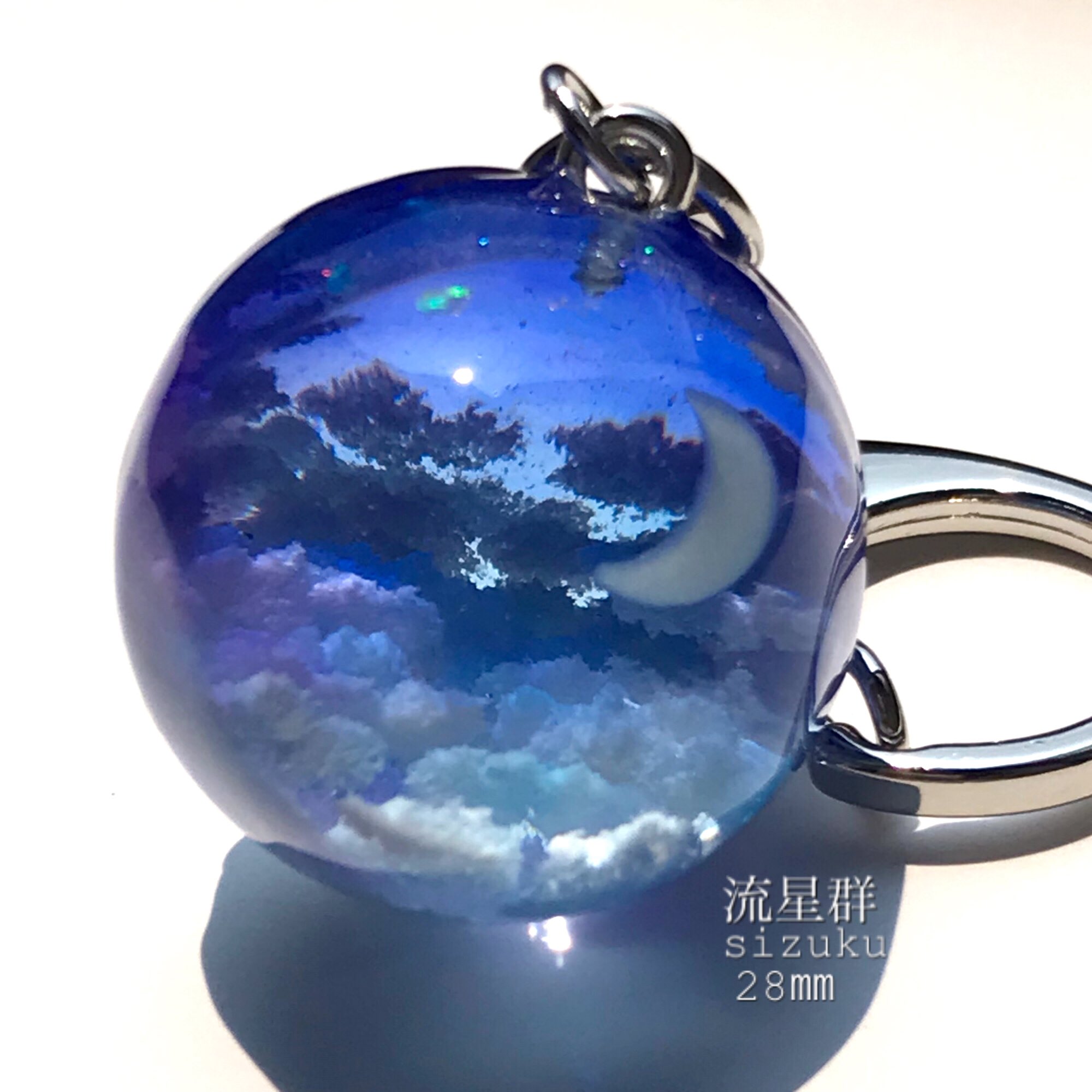 七夜月【ななよづき】 28㎜ 雲レジンキーホルダー 銀のしずく