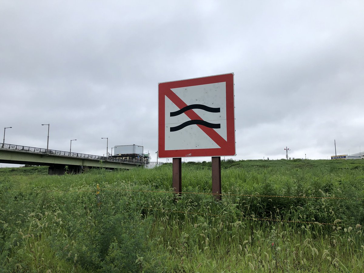 nice0maple's tweet image. BRÜCKEがある荒川周辺、良いオブジェがたくさんあった