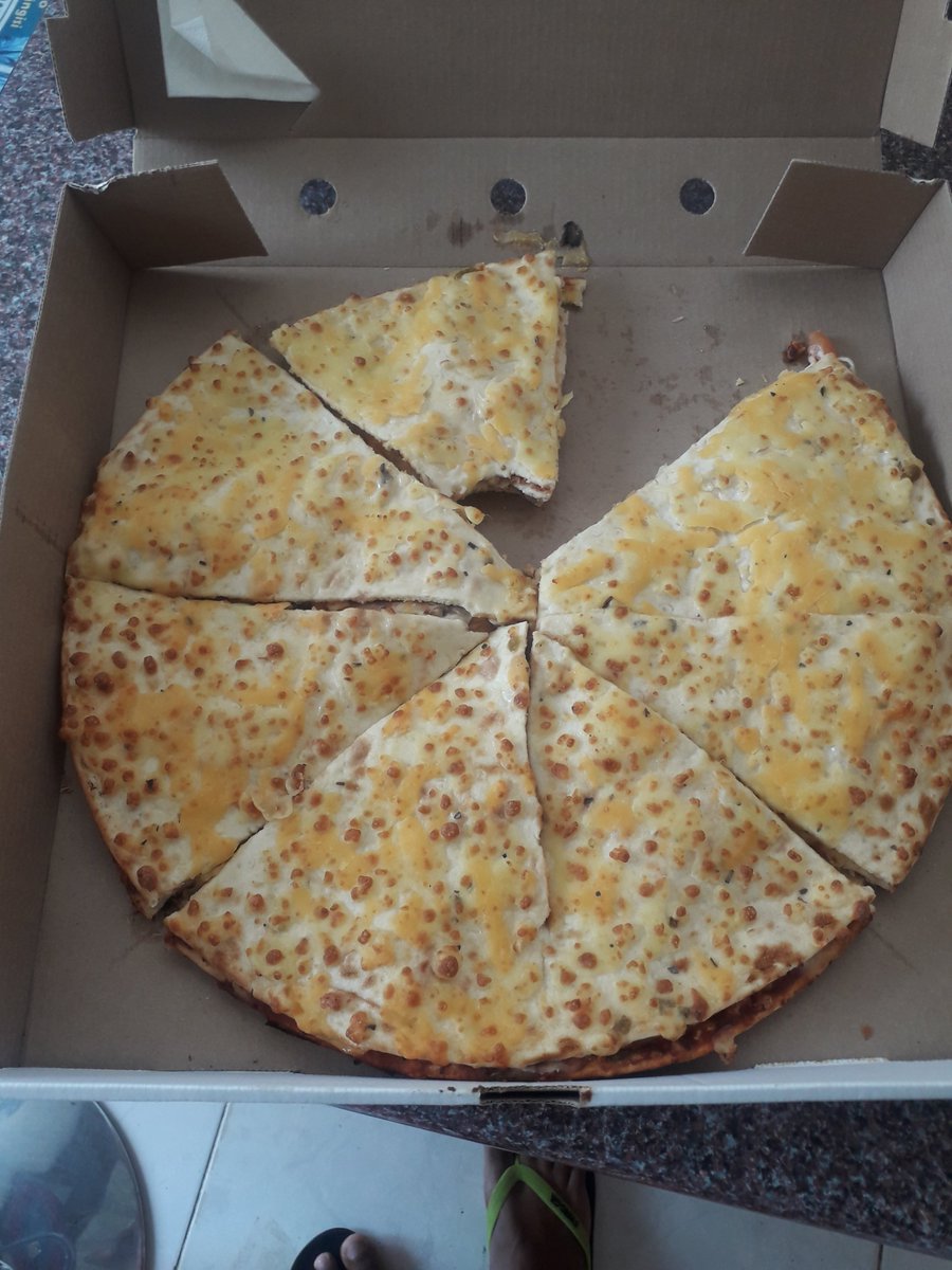 BLasemlazi's tweet photo. @DebonairsPizza the kind of pizza being made for uneducated township residents of Umlazi Mega City, Kwamnyandu and Mega Philani.
But Buy one in Kloof Bluff Marlvan Debonairs educated suburbs you will get a pizza made in Italy.
#PayBackTheMoney
#PrayForCellular
Master KG https://t.co/Mk6z004q1J