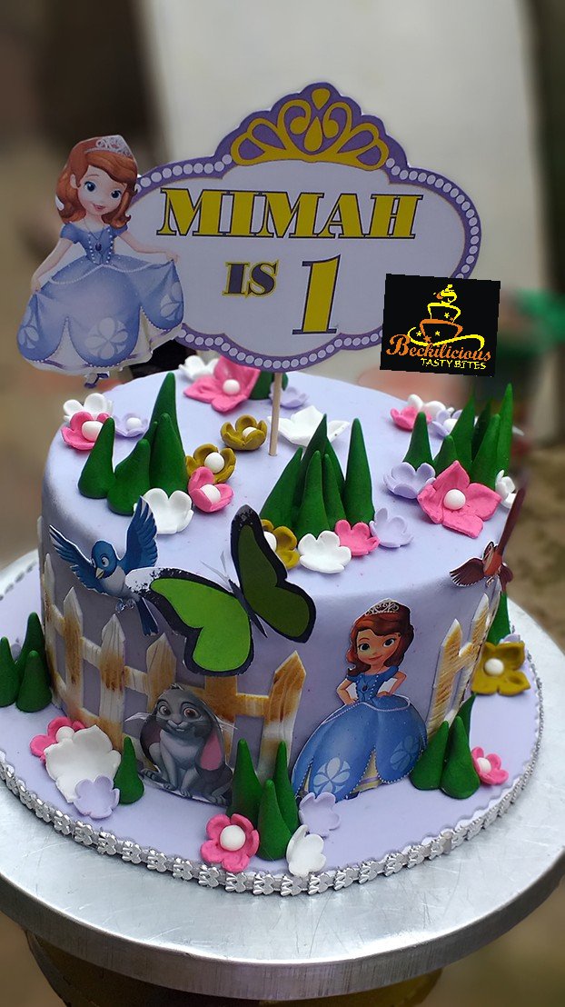 BeckiliciousTa1's tweet photo. #SofiaCake #TasteLikeNoOther #JosSlayBaker247 #josbaker #CakesInJos #BTB ๐๐ช๐ฉ๐
Let's talk business โ๏ธ 08036401804 https://t.co/wS8nlWoqOl