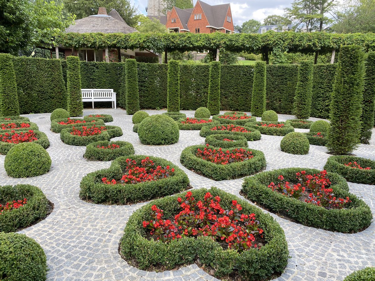 FredLibotte's tweet photo. Built in 1928 and a #museum since 1973, the #VanBuuren #house has an amazing #artdeco interior. But the most impressive are without a doubt the magnificent #gardens that surround the residence: a disconnected oasis in the middle of #brussels #museumsareopen #touristinmyowncity https://t.co/DxDapfDCGv