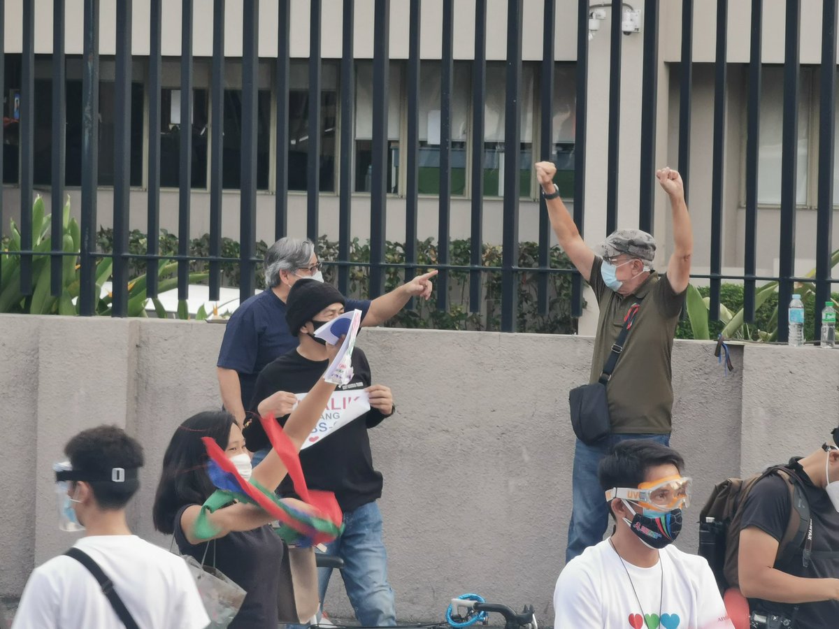 Joel Torre and Jaime Fabregas also here at the noise barrage infront of ABS-CBN headquarters. #IbalikAngPrangkisaNgABSCBN #IbalikAngABSCBN