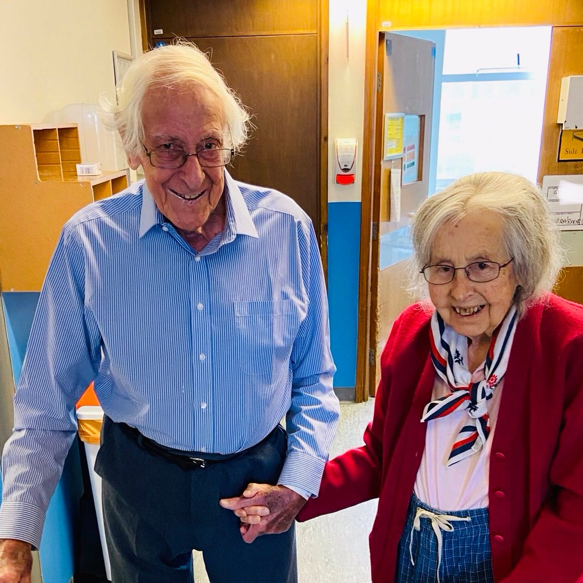 Leic_hospital's tweet photo. ❣️[Warning: Story may induce happy tears]❣️

Husband and wife of 61 years, Michael, 91 and Gillian, 88, walked out of hospital together yesterday, following three-weeks in hospital recovering from #COVID19.

📸Photo credit: their son, Russell. https://t.co/jhjDLjSv05