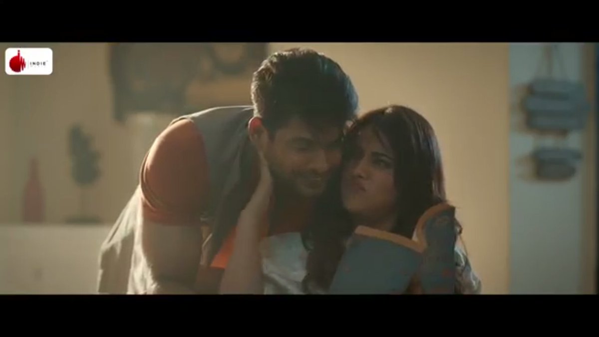 SS: achha to ab mai kaam bhi nai karun..mai nai chipka waise bhi bas side se pakda..chipta chipti..lipta lipti sab tere saath ki thi..bhul gai  #BhulaDunga ka shoot..SG: hayee kitna paappi hai tu kullu..aise mat bol mujhe sharam aati hai..kya yaad dila diya tune #SidNaaz