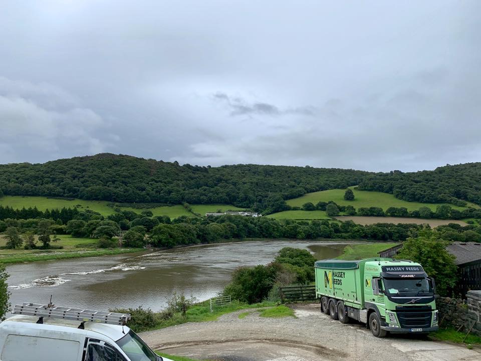 If calsberg did Saturday morning deliveries... 😍•
•
•
#views #deliverywithaview #focusedonnutrition #masseyfeeds