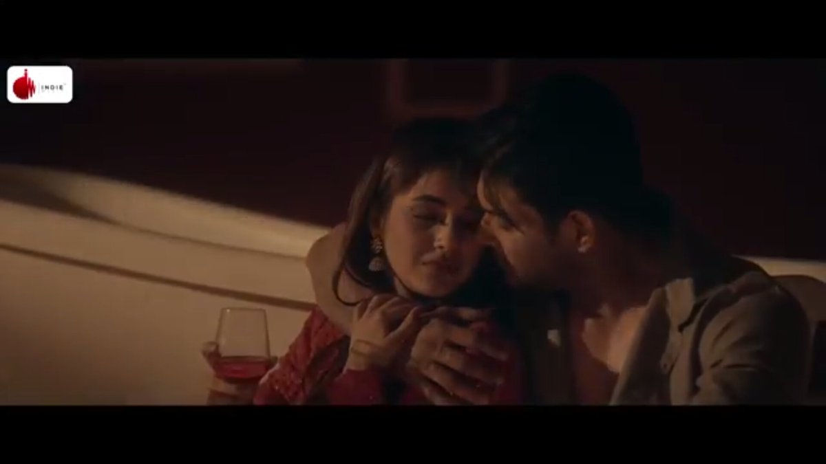 SS: achha to ab mai kaam bhi nai karun..mai nai chipka waise bhi bas side se pakda..chipta chipti..lipta lipti sab tere saath ki thi..bhul gai  #BhulaDunga ka shoot..SG: hayee kitna paappi hai tu kullu..aise mat bol mujhe sharam aati hai..kya yaad dila diya tune #SidNaaz