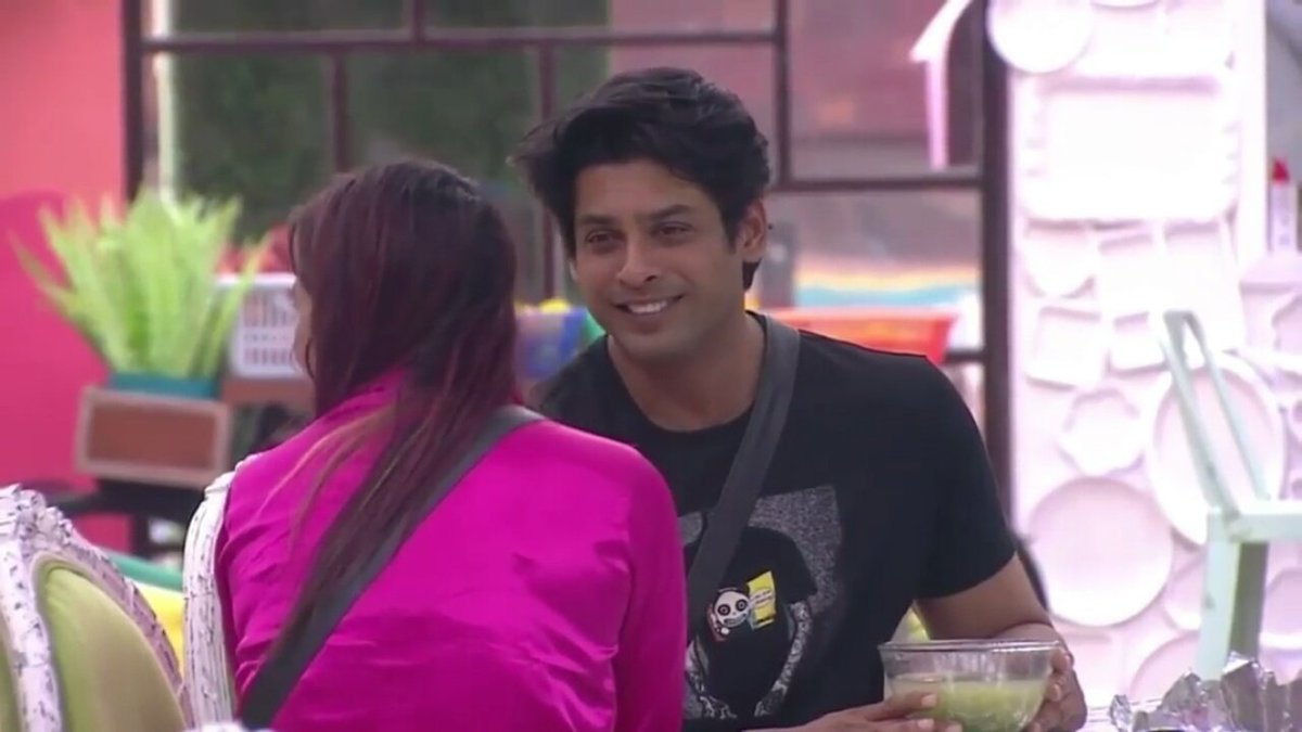 SG:Tu na chant Matt bann ye saari baatein karke mai ni manne waali..laga reh..mera mood hoga tab manungi..huhSS: Sahi hai tera sab mood se chalta hai..tu ruk ab dekh mai kya krta hunSG:Hayee kya karega tu..waise bada hot lag raha hai tu poster me bhi aur waise bhi #SidNaaz