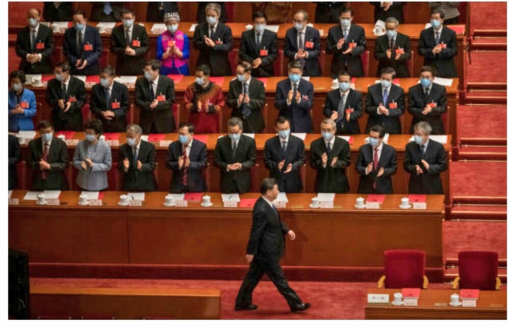  शी जिनपिंग चीनमध्ये माओ नंतर सगळ्यात शक्तिशाली नेता जर कुणी असेल तर ते नक्कीच जिनपिंग आहेत. ज्या कल्ट पर्सनॅलिटीमुळे शी ने आपलं अख्खं परिवार कल्चर रिव्हाल्यूशन मध्ये गमावलं त्याच वाटेवर ते आहेत. पुतीननंतर जगात सगळ्यात प्रभावशाली व्यक्ती म्हणून शी नां पाहिलं जातयं.