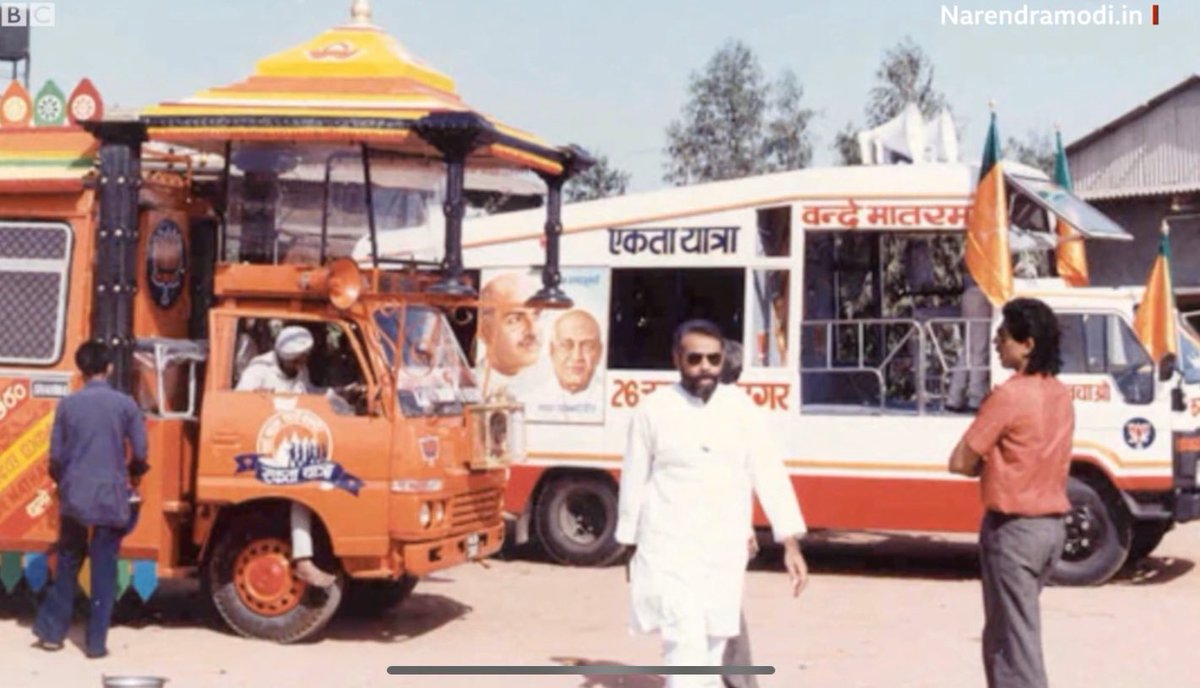 Murli Joshi ji led 46 days “ekta yatra” from Kanyakumari to Kashmir with current PM Narendra Damodardas Modi. Militants were furious and started planning against Flag hoisting. (3/9)