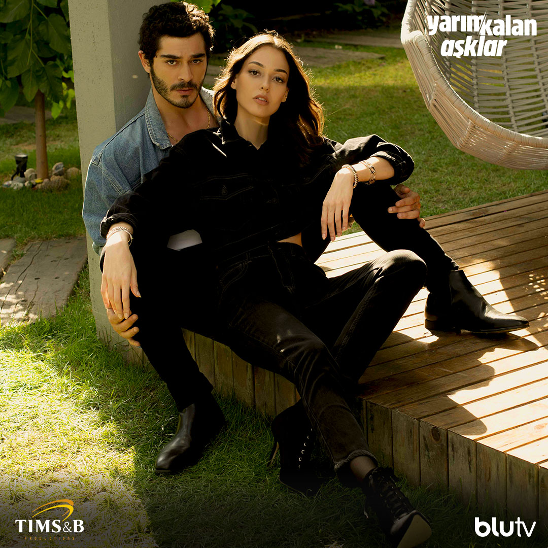 ykadizi's tweet photo. Burak Deniz ve Dilan Çiçek Deniz’den aşk dolu pozlar.😏
#YarımKalanAşklar ‘da ilk kez partner olarak bir araya gelen ikili; yeni bir hayatta, yeni bir bedende, yarıda kalmış bir aşkın zorlu sınavını anlatacak. 
Yakında sadece #BluTv’de💙
@_burakdeniz @dilandeniiz @blutv @timsandb https://t.co/Y1CbHx69jO