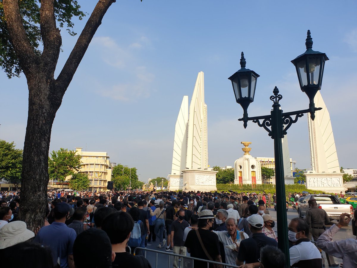 plaimanee's tweet photo. I'm here to protect my rights as a citizen of Thailand who deserves to have a better life. #เยาวชนปลดแอก #รัฐบาลหัวควย #รัฐบาลส้นตีนคนเชียร์ก็ส้นตีน https://t.co/J5Rbyv4UKI