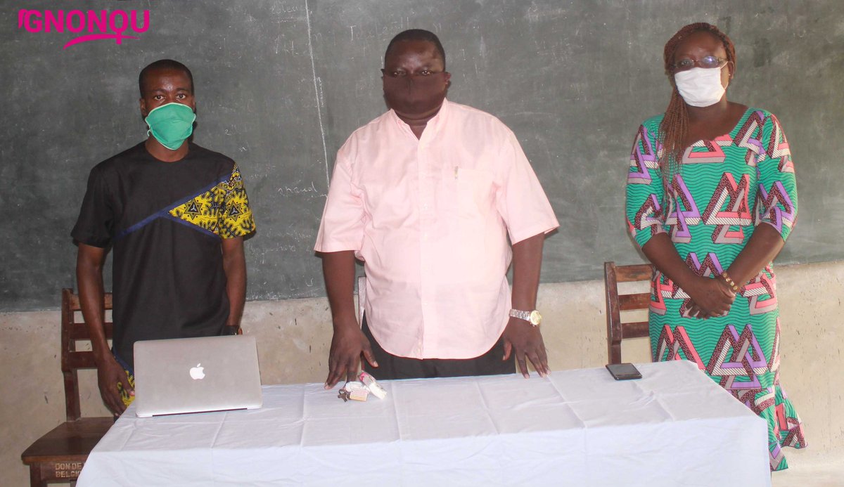 229Citoyen's tweet photo. Gestion de la #puberte et de l'hygiène #menstruelle avec les élèves handicapées auditives de #Louho. @EmeniqueA répond aux préoccupations des participants. cc @YaliTeam229 @UNICEF_Benin @unfpa_benin @USEmbassyBenin @PlanIntlBenin #Citoyen229 #wasexo #Gnonou https://t.co/u1JOT4mhSe