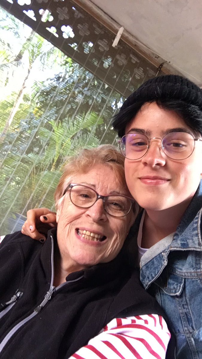 sylveeestre's tweet photo. ⚠️TWITTER J’AI BESOIN DE VOUS⚠️
Ma mamie (sur la photo) cherche à prendre contact avec sa copine d'enfance Simone Benhamo de Marseille (elle n'est pas sûre du tout de l'orthographe de son nom).

Simone aurait aujourd'hui entre 70 et 75 ans. https://t.co/TPKEQR99Xg