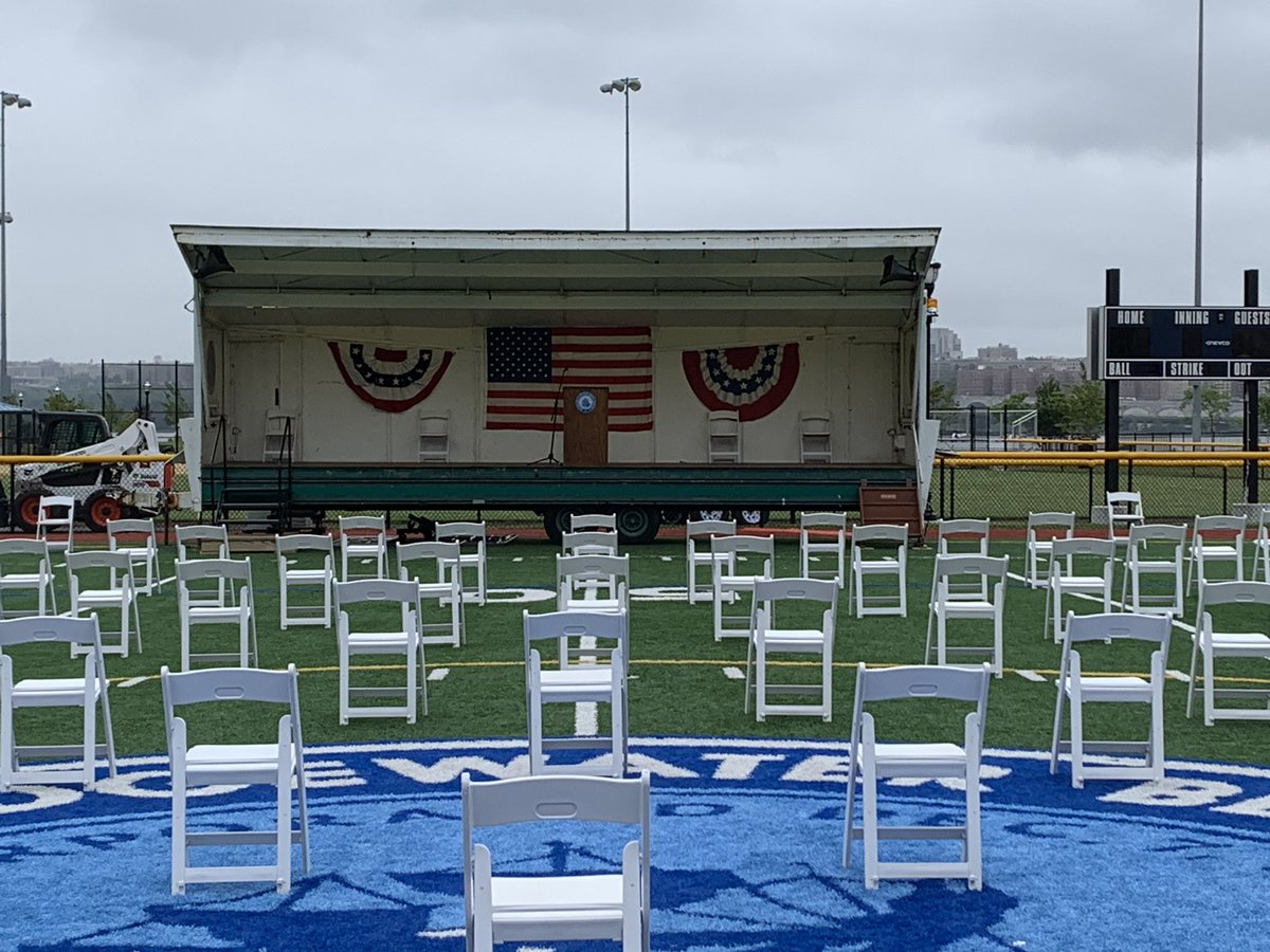 LeoniaPrincipal's tweet photo. Celebrating the Class of 2020 this morning at Veterans Field in Edgewater. https://t.co/2jZBwVkRPs