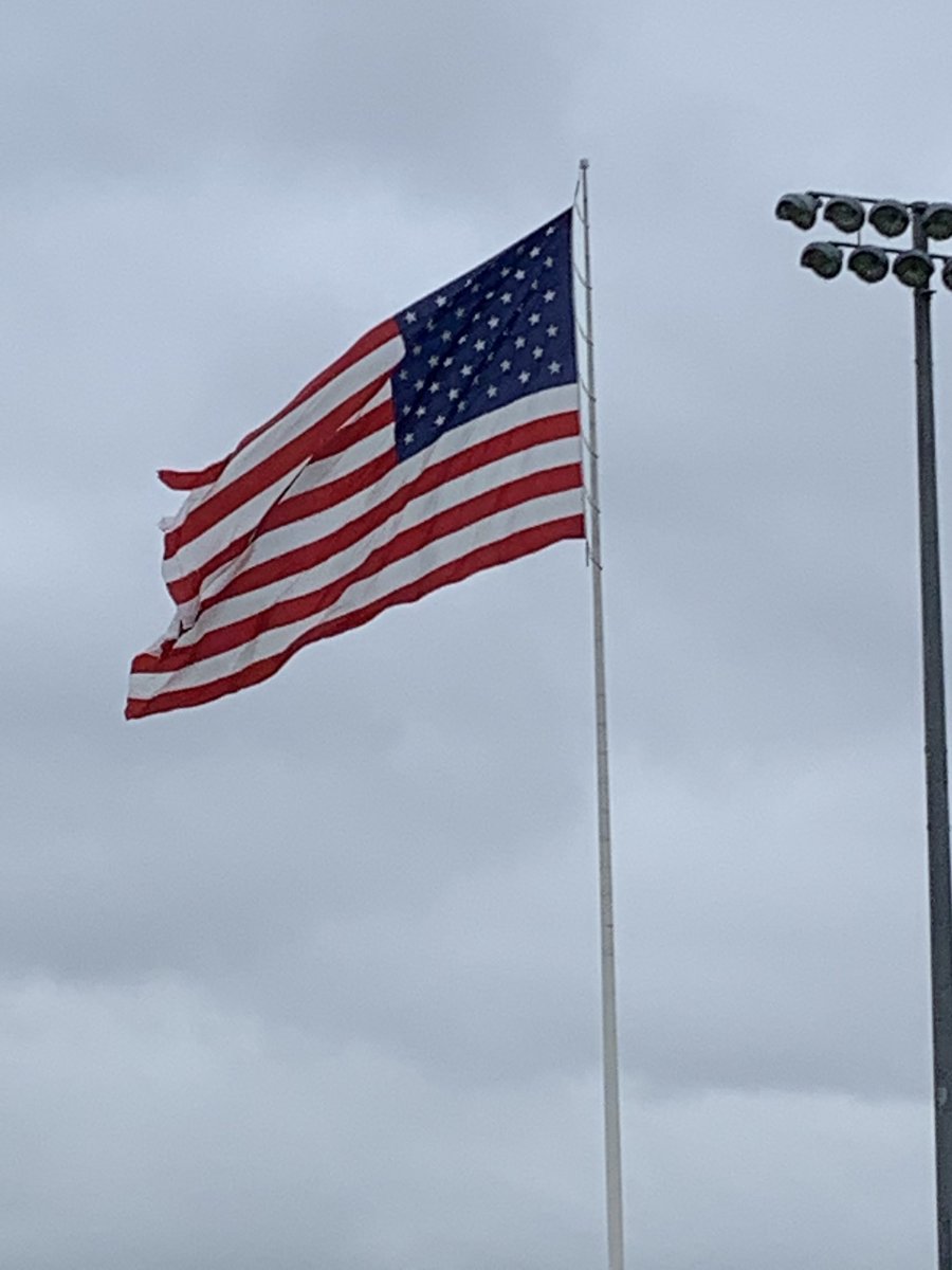 LeoniaPrincipal's tweet photo. Celebrating the Class of 2020 this morning at Veterans Field in Edgewater. https://t.co/2jZBwVkRPs