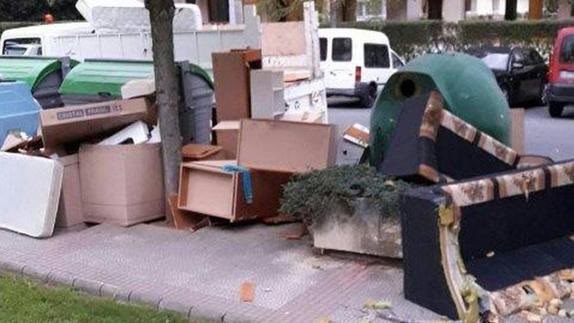 josepmariatost's tweet photo. Cal ajudar als ens locals a cobrir aquest cost: recollida/tractament/eliminació va a les seves espatlles i a la d tots els ciutadans: promourem a la nova #lleideresidusCAT la creació d’un #SACRAP d mobiliari/matalassos on fabricants/import assumeixin la seva responsabiltat! (3/3) https://t.co/PSLptKZfTF