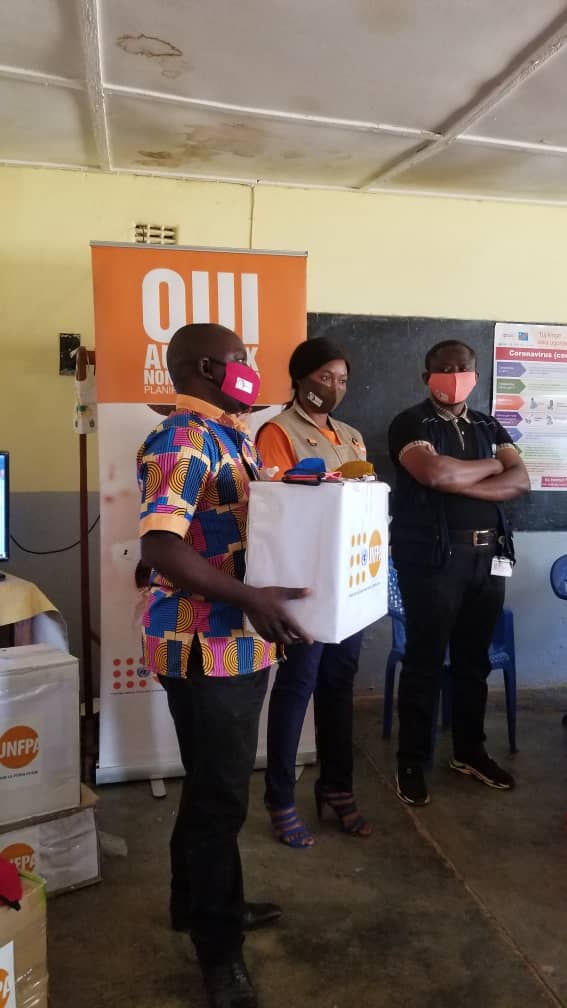SennenHounton's tweet photo. After #Kinshasa launch with Minister @BillyKambale1, after #Goma, 1,000s masks produced in #Lubumbashi by @UNFPARDC ado girls prog #Kitumani for prev of #covid19 in midwifery services, &amp; among ado  &amp; young people @AfriyanRdc @MinSanteRDC @MingenreRdc @AssembleeN @PrimatureRDC https://t.co/Ua3WzWXVo7
