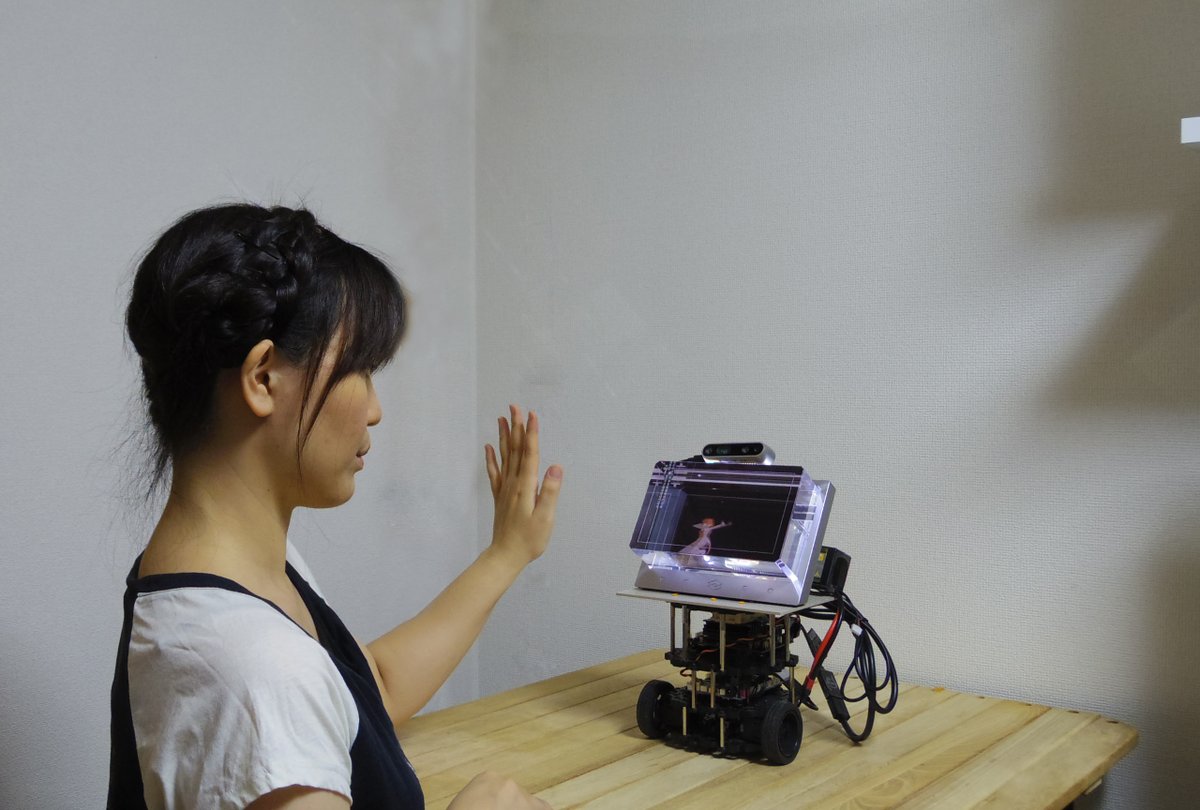 Revetronique's tweet image. Our mobile telepresence robot connects VR to the real. The VR avatar performed by the VR player can move around the remote place where its audience stands as if it appears on the real world.
#HCII2020 #turtlebot #ROS #Jetson #LookingGlass #RealSense