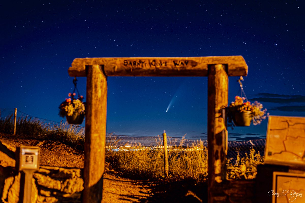 irishspaceblog's tweet photo. Comet NEOWISE shining bright at the start of the Barry Cove Way along the Knockadoon Peninsula in east Cork ☄️

#Cork #Ireland #LoveIreland  #cometNEOWISE @KnockadoonEP https://t.co/jLUwpBsoCW