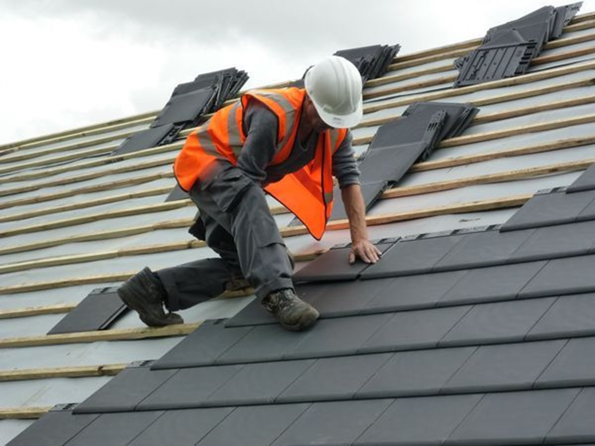 building1975's tweet photo. Eurocell plc expands its Roofing range with Envirotile.  https://t.co/cZBXUNt786

👍Lightweight
👍Quick &amp; easy to install
👍Textured or slate-effect 
👍Less tiles per roof
👍More secure with unique fitting system
👍Can be installed to a minimum 12.5 degree pitch
👍25-yr guarantee https://t.co/CAQOKvw84s