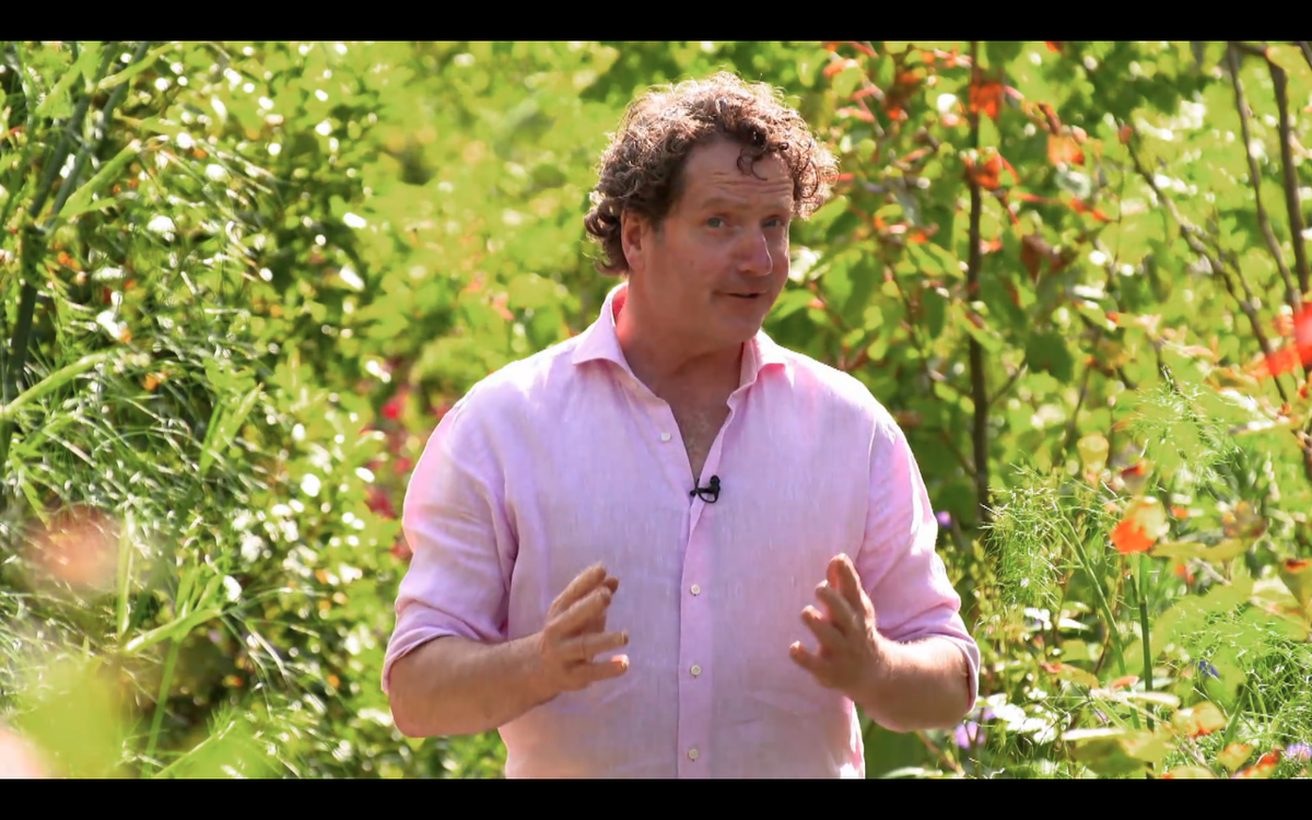 PJ32UK's tweet photo. Gardening Together, a fantastic new show starting Monday on BBC iPlayer. Filmed in Diarmuid Gavins own garden and the first episode also features the amazing Helen Dillon ! #GardeningTogether #DairmuidGavin #HelenDillon https://t.co/itWXEk7W7f