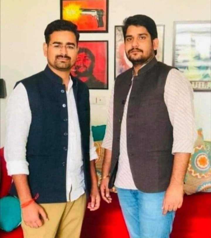 deepaknehra1101's tweet photo. कृष्ण की पुकार है ये भागवत का सार है कि युद्ध ही तो वीर का प्रमाण है।
कौरवों की भीड़ हो या पांडवो का नीड़ हो जो लड़ सका है वो ही तो महान है।।
Jai Hind
@SachinPilot @vishvendrabtp 
@MukeshBhakar_ https://t.co/nx34HClJQB
