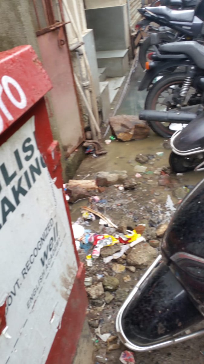 PayalReshamdala's tweet photo. Sir @PrashantNGaikwd @mybmcWardD sewage line is fully chock up toilet coming out from gutter between prime view and neighboring building of khetwadi 8th lane opp r k building 
@MCGM_BMC @mybmcPHD urgent action required @mayor_mumbai @mybmcSWD dengue malaria threats, pl send team. https://t.co/dUaKKZfZnS