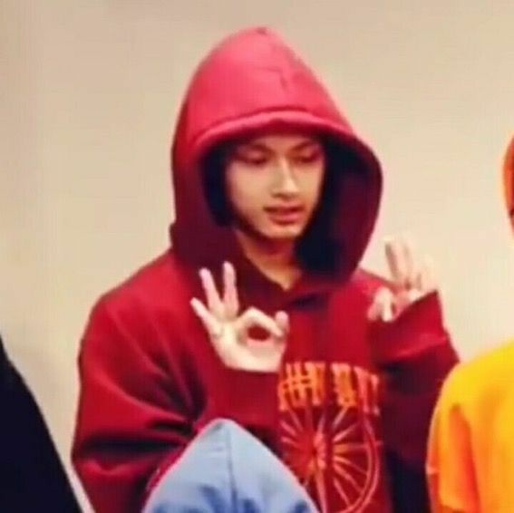 HaneulJung20's tweet photo. IT'S SO PLEASING TO SEE HOW CARATS AND BUDDIES (buRat) AREN'T FIGHTING BECAUSE OF THE DATING ISSUE, INSTEAD THEY ARE SOMEHOW HAPPY. JEONGHAN AND SOWON ARE BOTH VISUALS DAMN. https://t.co/O3nOghZDM4