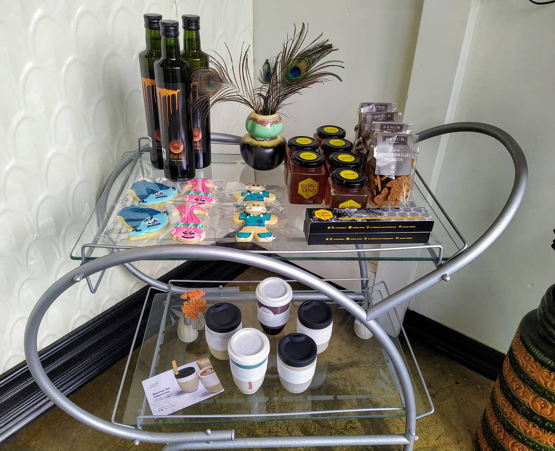 What's on the retro trolley I hear you shout ...?! 😉
Delicious Rooftop Honey 🍯 and beeswax candles🕯️
Nuggetty Creek EVOOil, so pure &amp; healthy 🌿 
Dench Baker's little Gingerbread Friends. Pink and blue trolls or masked nurse cookies 😷 made by Miss Bisculicious
Check it out! 🤠